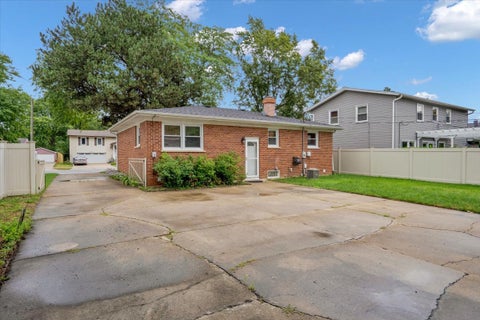 Tiny photo for 1402 S Robert Drive, Mount Prospect, IL 60056 (MLS # 12755729)
