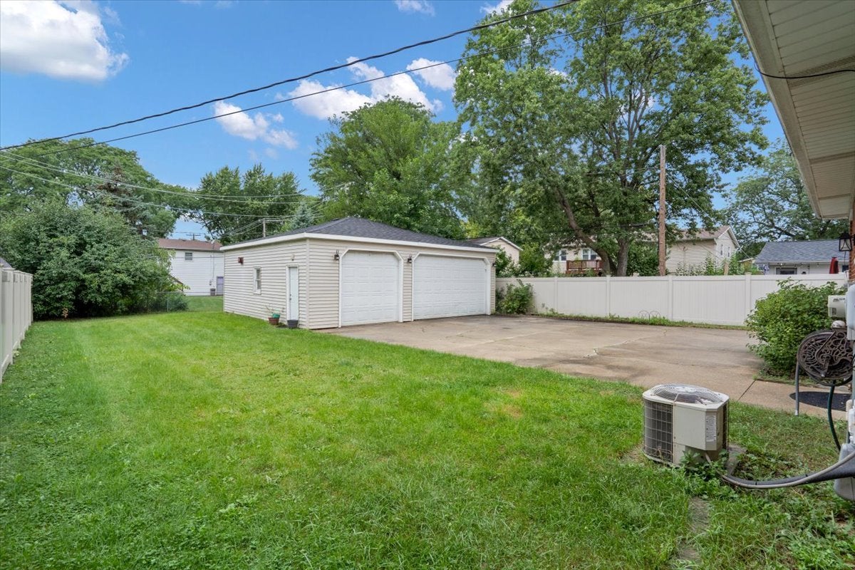 1402 S Robert Drive
