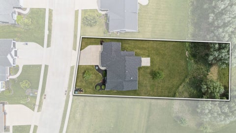 Tiny photo for 4915 Lakeside Drive, Bettendorf, IA 52722 (MLS # 12675755)