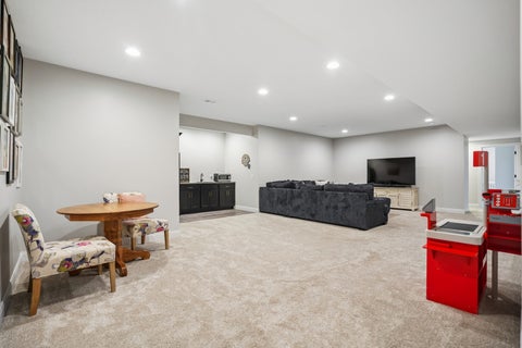 Tiny photo for 4915 Lakeside Drive, Bettendorf, IA 52722 (MLS # 12675755)