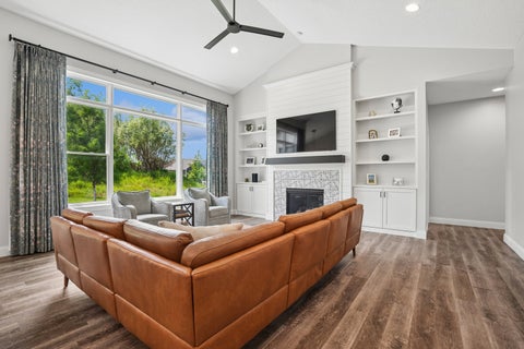 Tiny photo for 4915 Lakeside Drive, Bettendorf, IA 52722 (MLS # 12675755)