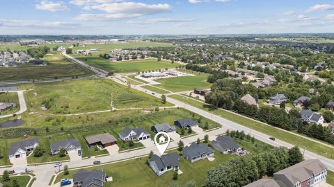 Tiny photo for 4915 Lakeside Drive, Bettendorf, IA 52722 (MLS # 12675755)
