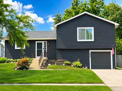 Photo of 1037 Ridgewood Drive, Bolingbrook, IL 60440 (MLS # 12744029)
