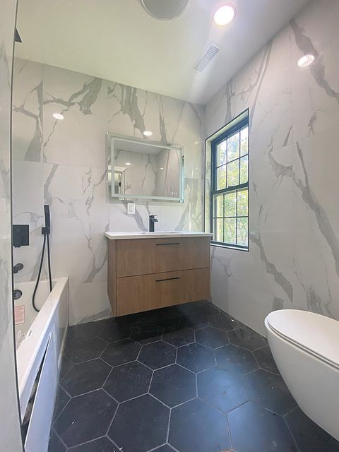 Tiny photo for 860 Green Bay Road, Highland Park, IL 60035 (MLS # 12475977)