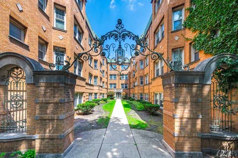 Photo of 850 Washington Boulevard #2, Oak Park, IL 60302 (MLS # 12715446)