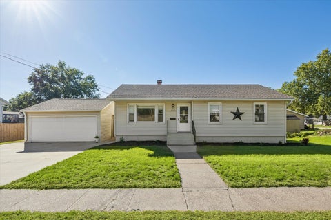 Photo of 219 9th Avenue, De Witt, IA 52742 (MLS # 12777903)