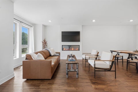 Tiny photo for 214 W Sigwalt Street, Arlington Heights, IL 60005 (MLS # 12682101)