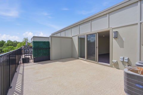 Tiny photo for 214 W Sigwalt Street, Arlington Heights, IL 60005 (MLS # 12682101)