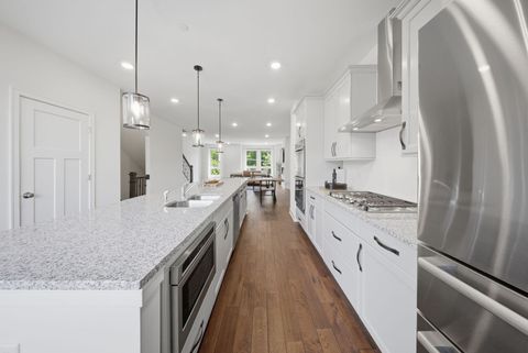 Tiny photo for 214 W Sigwalt Street, Arlington Heights, IL 60005 (MLS # 12682101)