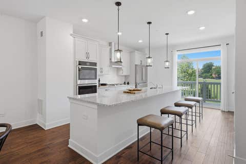 Tiny photo for 214 W Sigwalt Street, Arlington Heights, IL 60005 (MLS # 12682101)