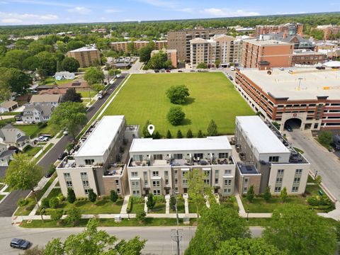 Tiny photo for 214 W Sigwalt Street, Arlington Heights, IL 60005 (MLS # 12682101)