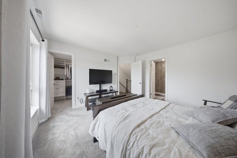 Tiny photo for 214 W Sigwalt Street, Arlington Heights, IL 60005 (MLS # 12682101)