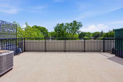 Tiny photo for 214 W Sigwalt Street, Arlington Heights, IL 60005 (MLS # 12682101)