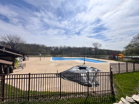 Tiny photo for 28 Jamaica Colony #3, Fox Lake, IL 60020 (MLS # 12622712)