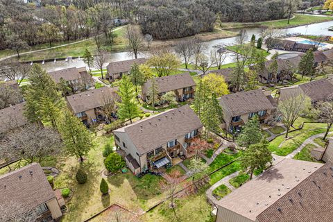 Tiny photo for 28 Jamaica Colony #3, Fox Lake, IL 60020 (MLS # 12622712)