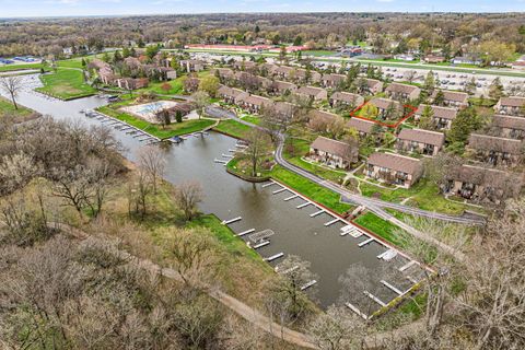 Tiny photo for 28 Jamaica Colony #3, Fox Lake, IL 60020 (MLS # 12622712)