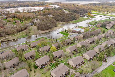 Tiny photo for 28 Jamaica Colony #3, Fox Lake, IL 60020 (MLS # 12622712)