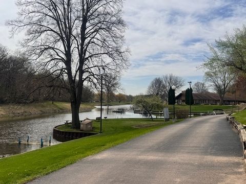 Tiny photo for 28 Jamaica Colony #3, Fox Lake, IL 60020 (MLS # 12622712)