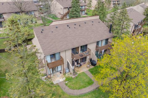 Photo of 28 Jamaica Colony #3, Fox Lake, IL 60020 (MLS # 12622712)