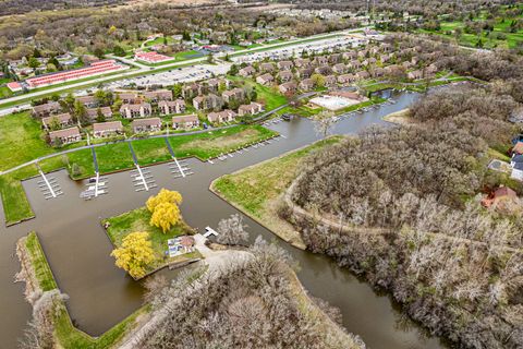 Tiny photo for 28 Jamaica Colony #3, Fox Lake, IL 60020 (MLS # 12622712)