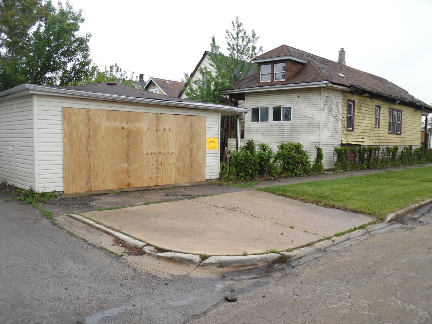 1434 W 72nd Place