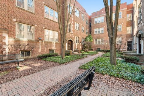 Tiny photo for 219 N Oak Park Avenue #1E, Oak Park, IL 60302 (MLS # 12571820)