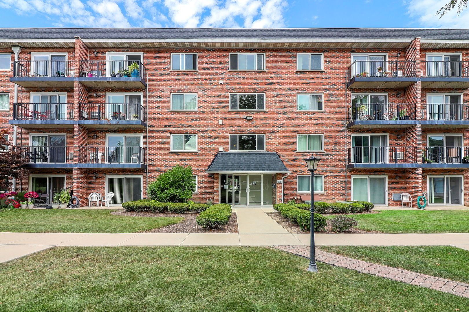 View Wheaton, IL 60187 condo