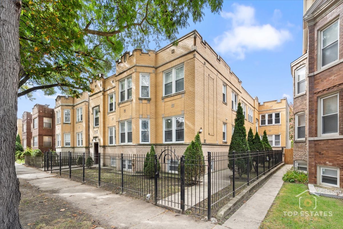 3234 N HAMLIN Avenue 1R