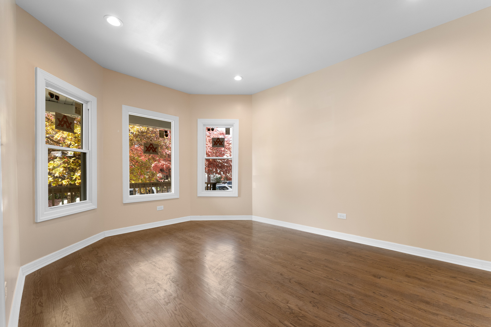 435 N Leclaire Avenue