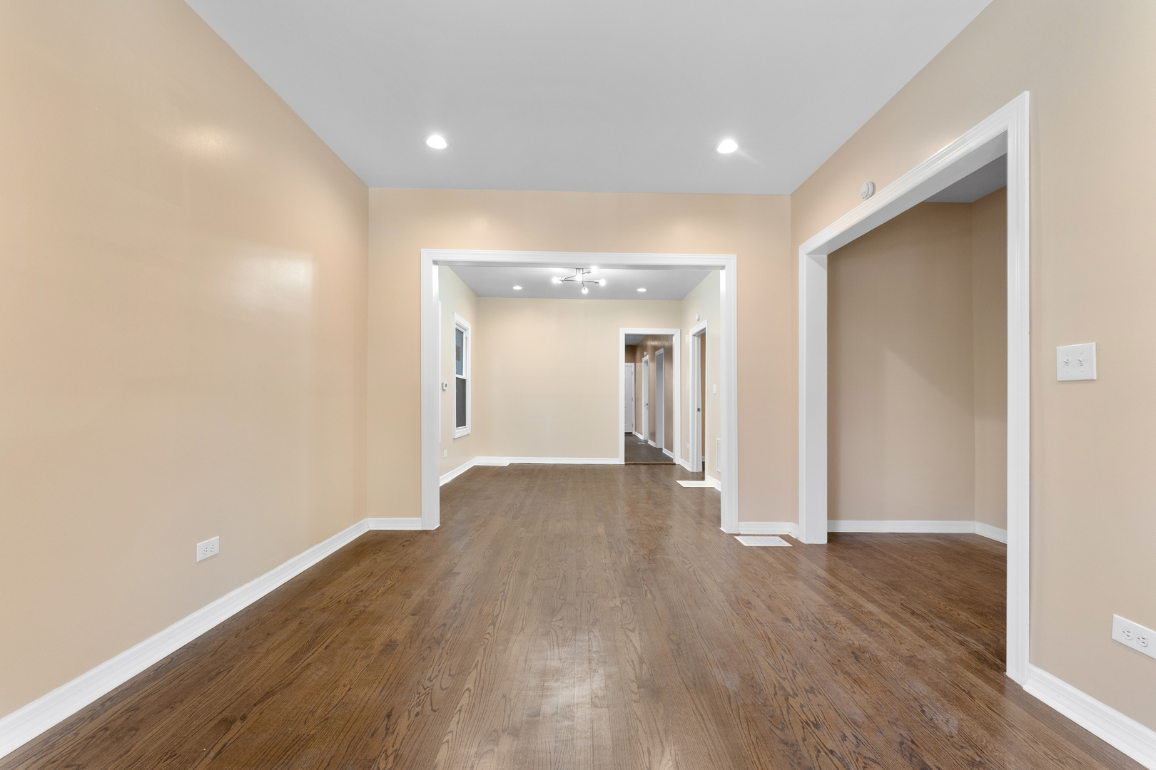 435 N Leclaire Avenue