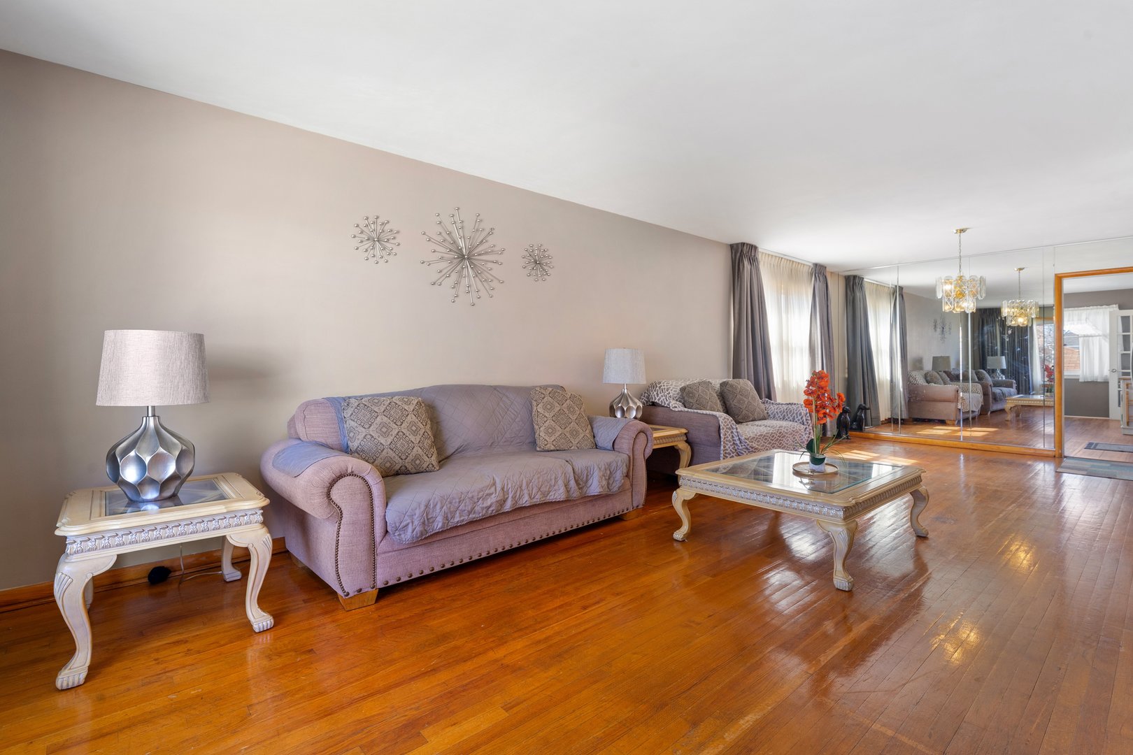 9126 S Oglesby Avenue