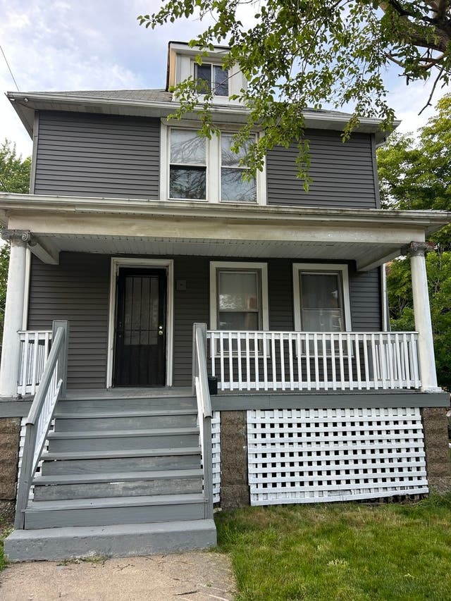 2718 E 78th Street