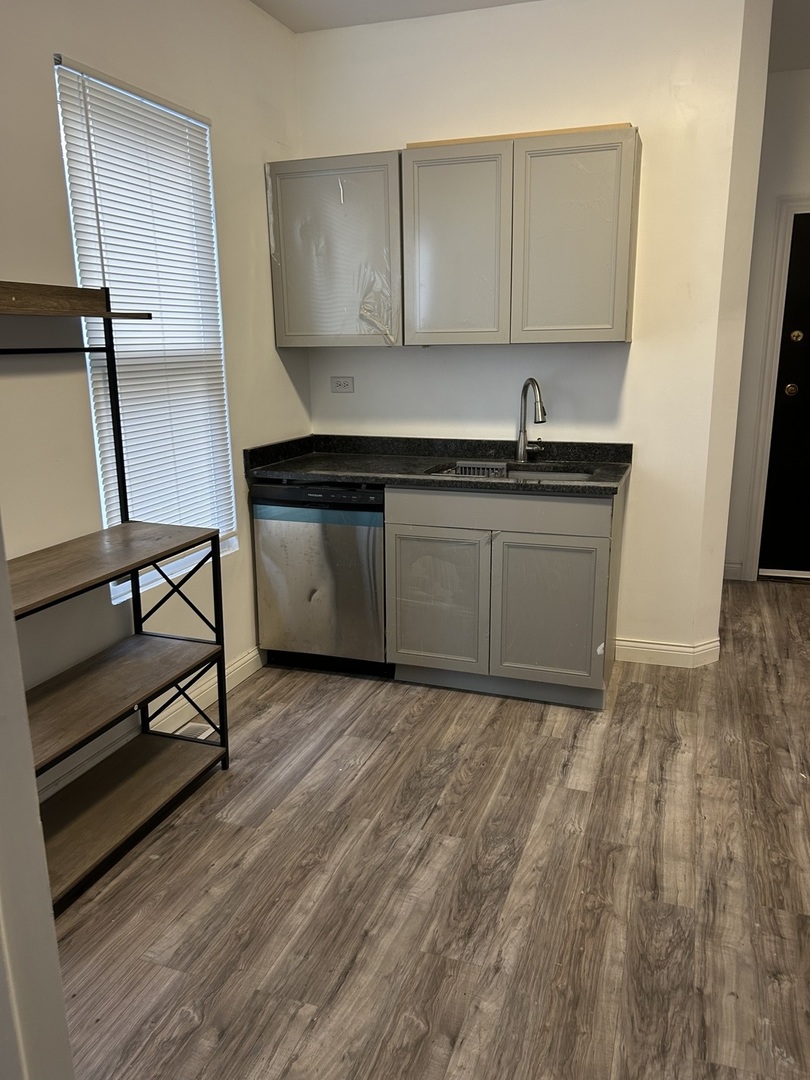 2718 E 78th Street - Photo 3