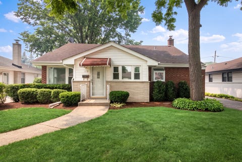 Photo of 112 N Broadway Avenue, Park Ridge, IL 60068 (MLS # 12711340)