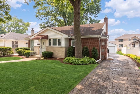 Tiny photo for 112 N Broadway Avenue, Park Ridge, IL 60068 (MLS # 12711340)