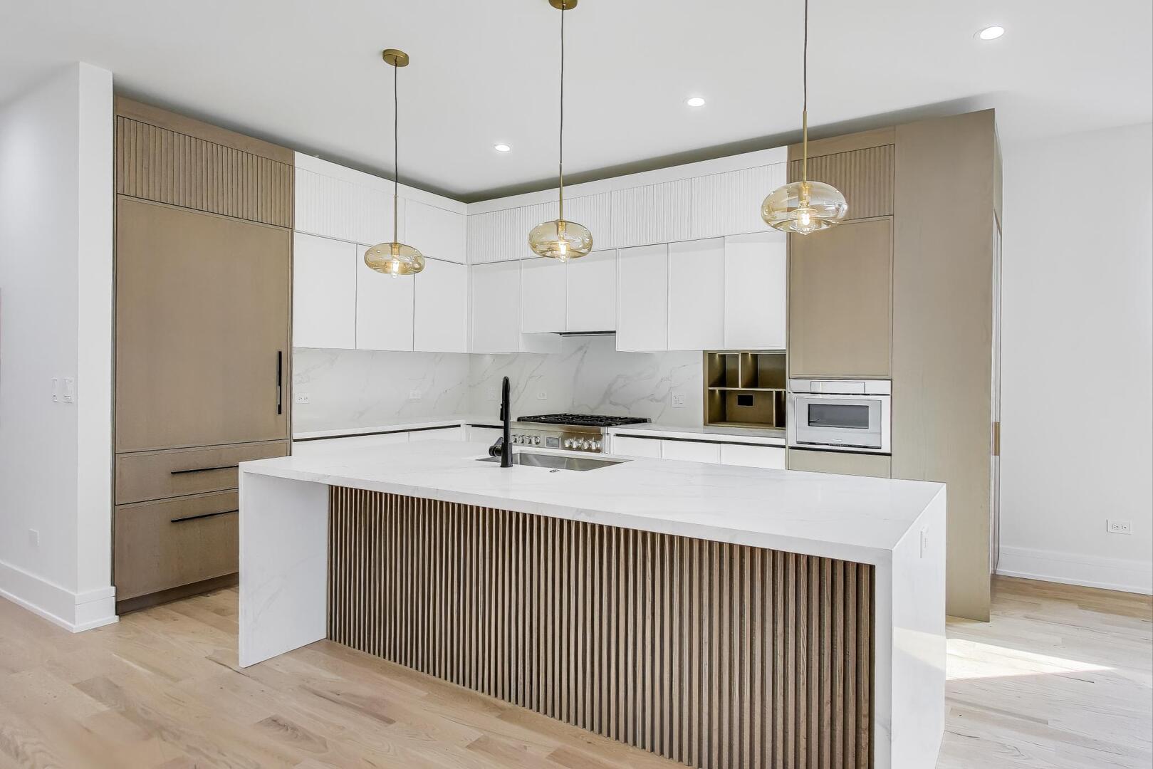 2307 W Foster Avenue 2