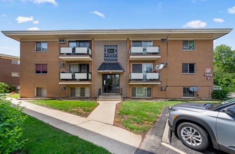 Photo of 7408 W 111th Street #303, Worth, IL 60482 (MLS # 12795428)
