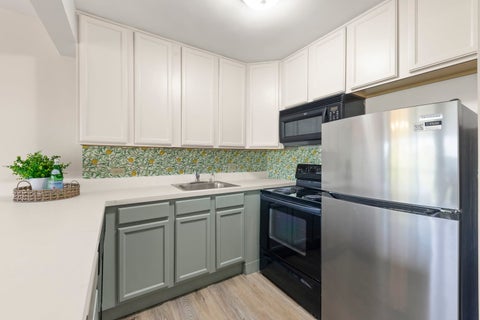 Tiny photo for 5821 Oakwood Drive #A, Lisle, IL 60532 (MLS # 12645053)