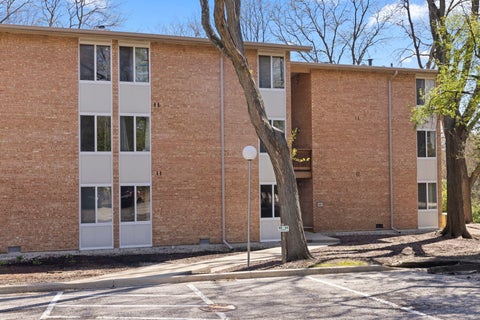 Tiny photo for 5821 Oakwood Drive #A, Lisle, IL 60532 (MLS # 12645053)