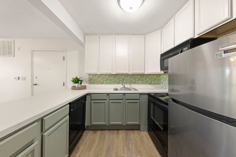 Tiny photo for 5821 Oakwood Drive #A, Lisle, IL 60532 (MLS # 12645053)