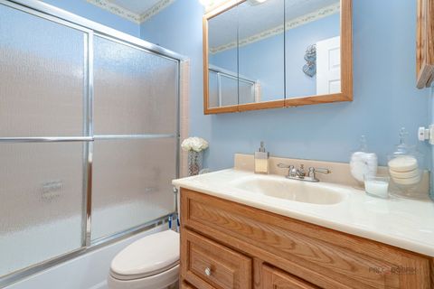 Tiny photo for 1157 Middlebury Lane #B1, Wheeling, IL 60090 (MLS # 12533234)