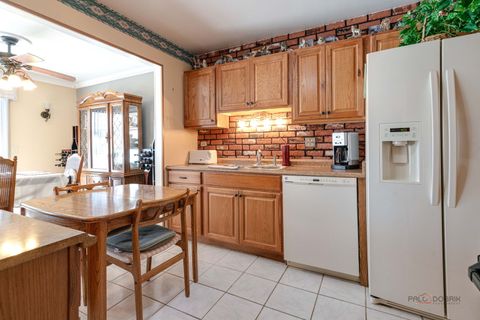 Tiny photo for 1157 Middlebury Lane #B1, Wheeling, IL 60090 (MLS # 12533234)