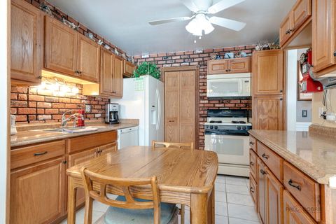 Tiny photo for 1157 Middlebury Lane #B1, Wheeling, IL 60090 (MLS # 12533234)