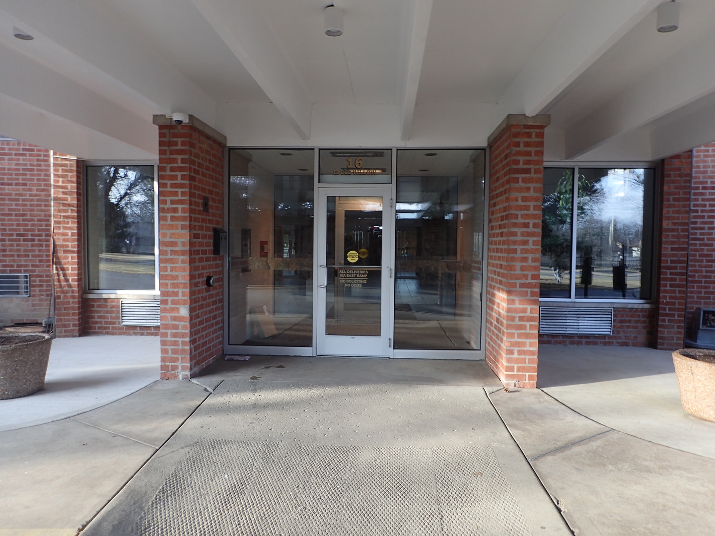 16 E Old Willow Road 435S