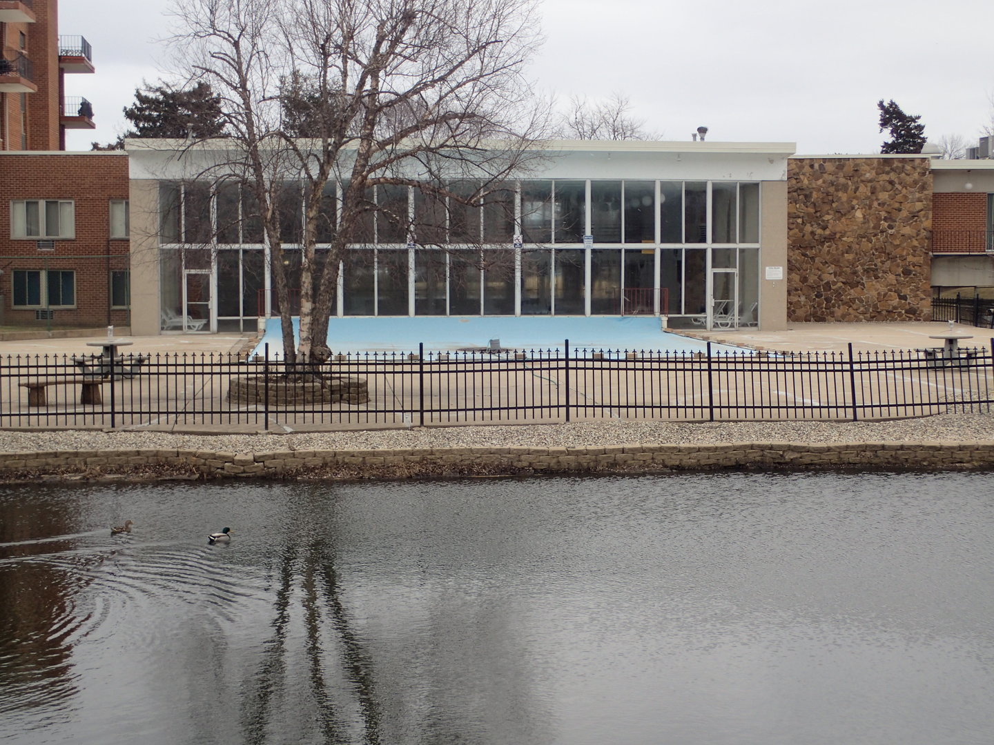 16 E Old Willow Road 435S