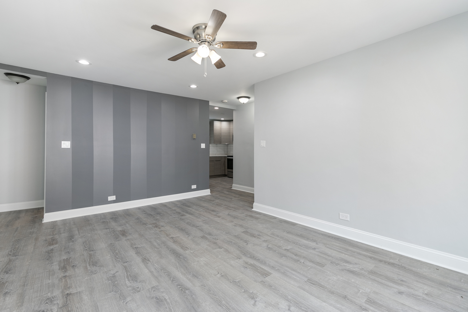 7630 N Eastlake Terrace 1E