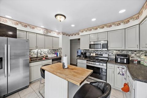 Tiny photo for 140 Wedgewood Way, Bolingbrook, IL 60440 (MLS # 12609650)