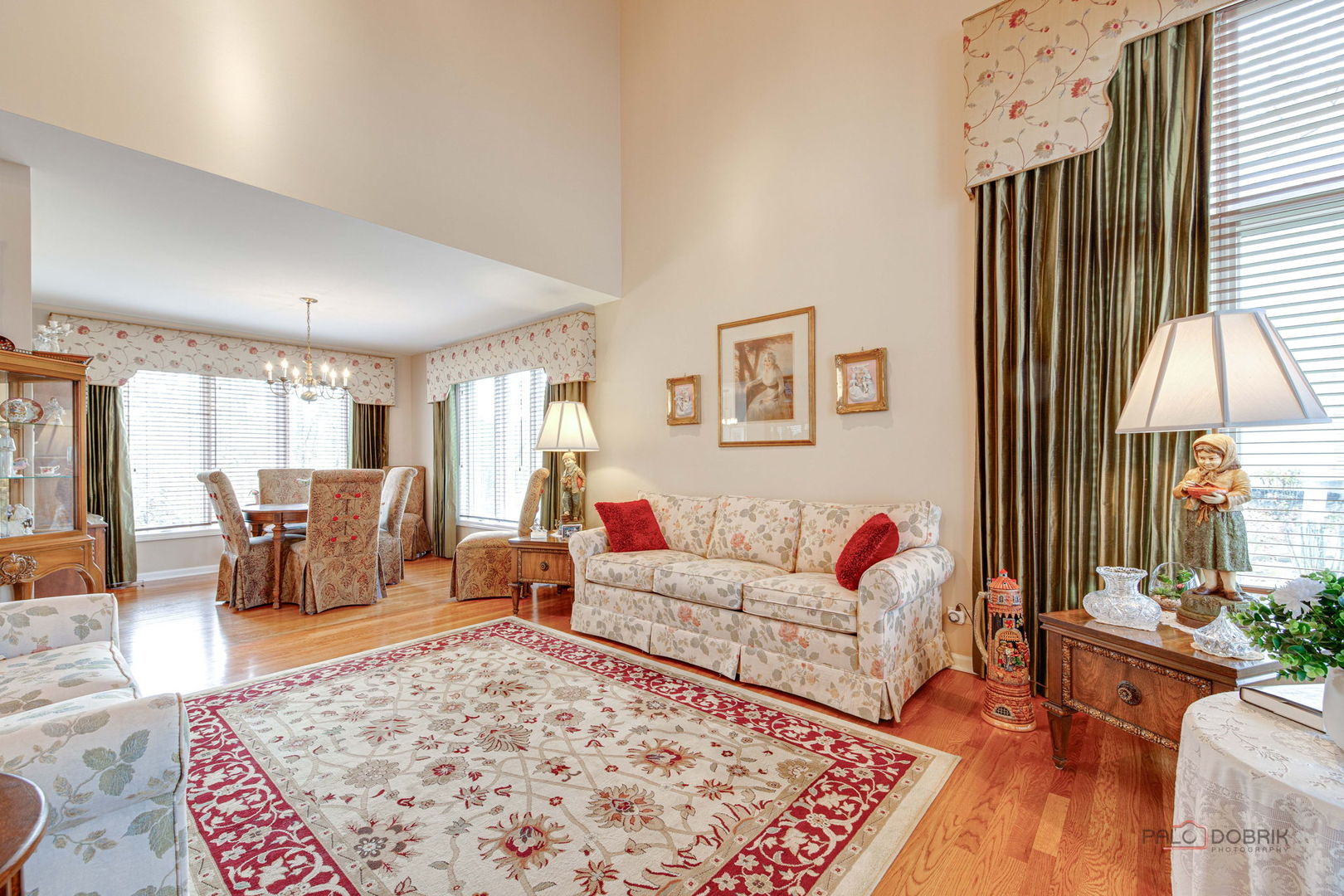 Palatine, Illinois 60067, United States, 5 Bedrooms Bedrooms, ,3 BathroomsBathrooms,Residential,Contingent,246982