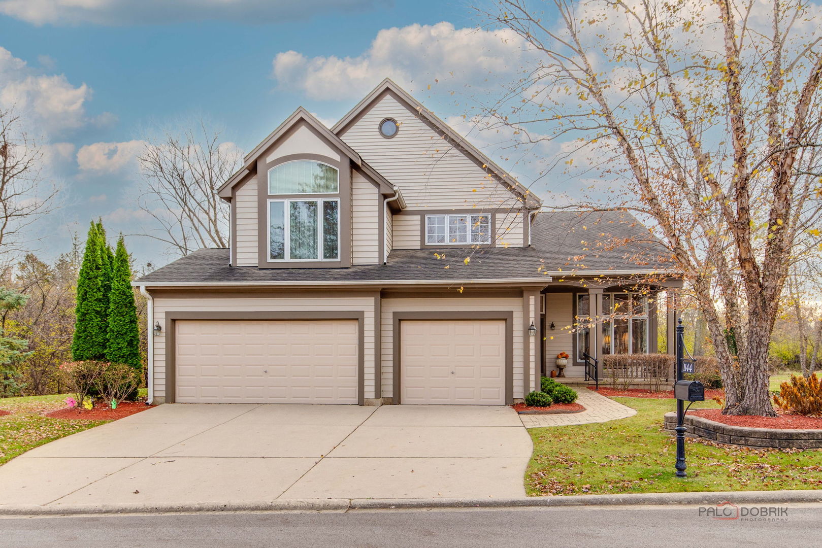 Palatine, Illinois 60067, United States, 5 Bedrooms Bedrooms, ,3 BathroomsBathrooms,Residential,Contingent,246982