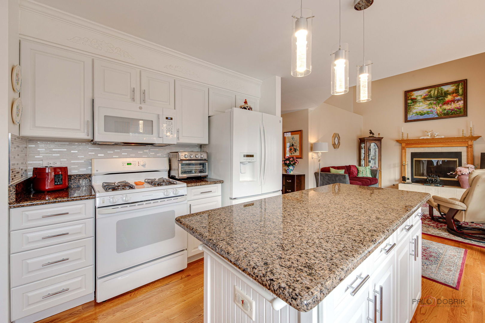 Palatine, Illinois 60067, United States, 5 Bedrooms Bedrooms, ,3 BathroomsBathrooms,Residential,Contingent,246982